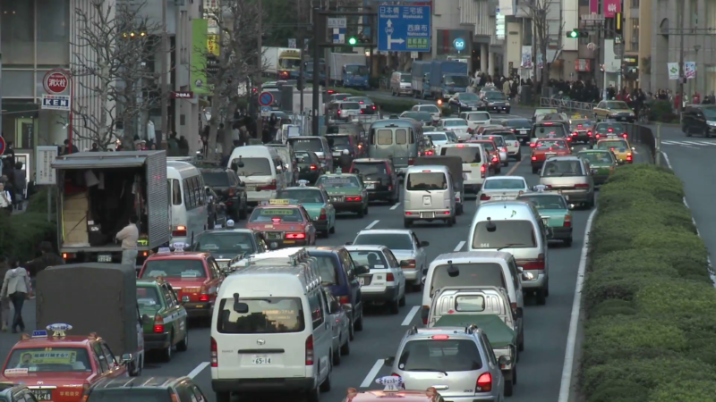 渋滞する日本の道路